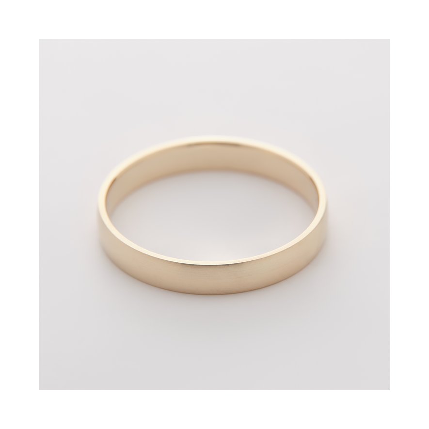 Bague CHRIST en or jaune alliage 375. La bague est vue en détail de côté.