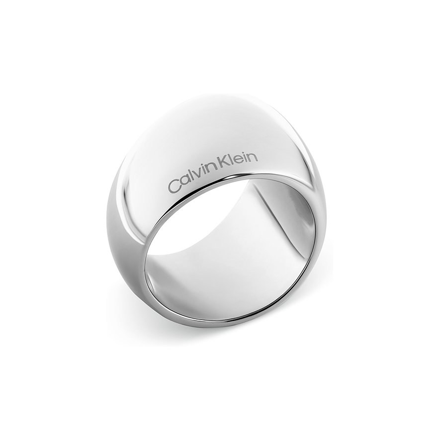 Glanzende, brede Calvin Klein ring van roestvrij staal, vooraanzicht, met merklogo.