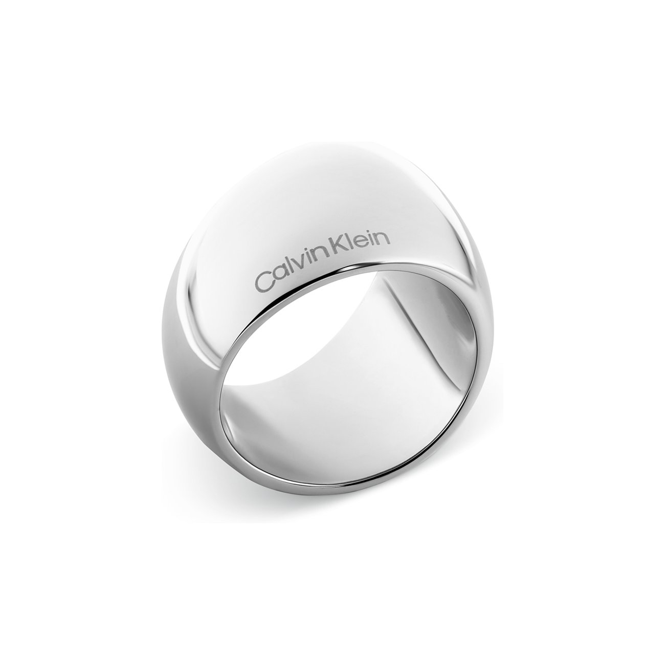 Glanzende, brede Calvin Klein ring van roestvrij staal, vooraanzicht, met merklogo.