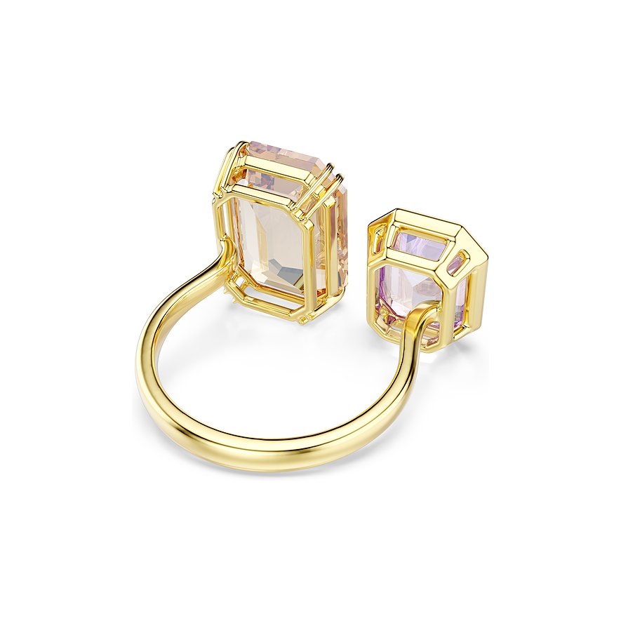 Een open Swarovski metalen ring met twee roze en violette rechthoekige Swarovski-kristallen in een gouden zetting.