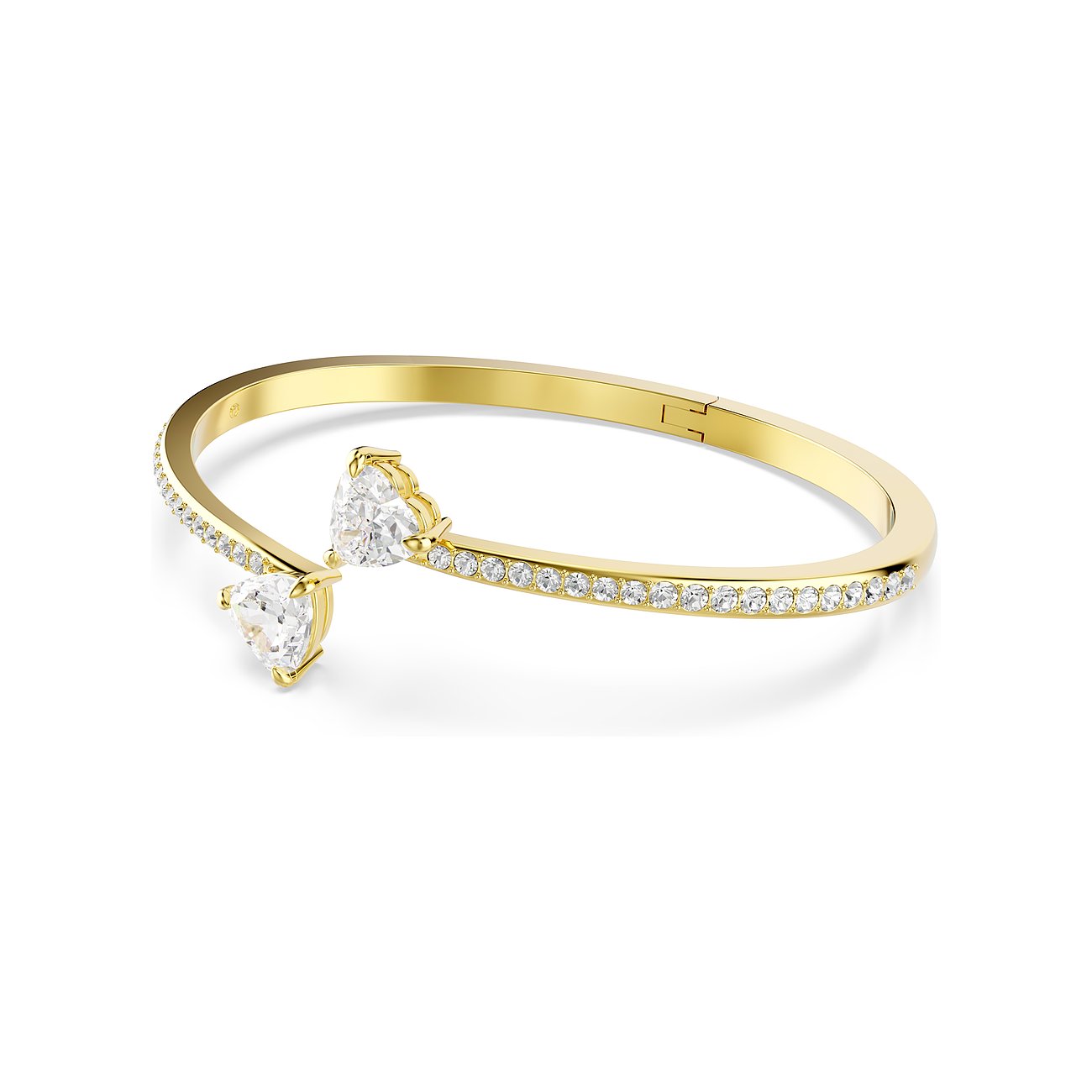 Swarovski Armreif aus goldfarbenem Metall mit glitzernden Swarovski Kristallen und zwei herzförmigen Steinen.
