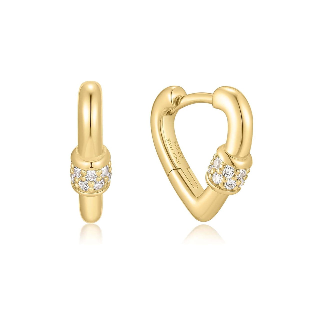 Ein Ania Haie Ohrschmuck aus vergoldetem Silber mit Zirkonia-Verzierung, rechts im Winkel, links frontal.