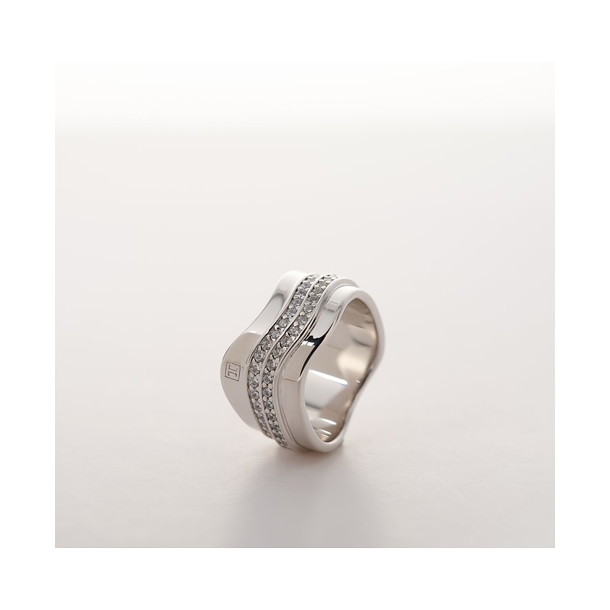 JETTE ring van gerecycled 925 zilver met gebogen design, bezet met twee rijen gekleurde zirkonia stenen.