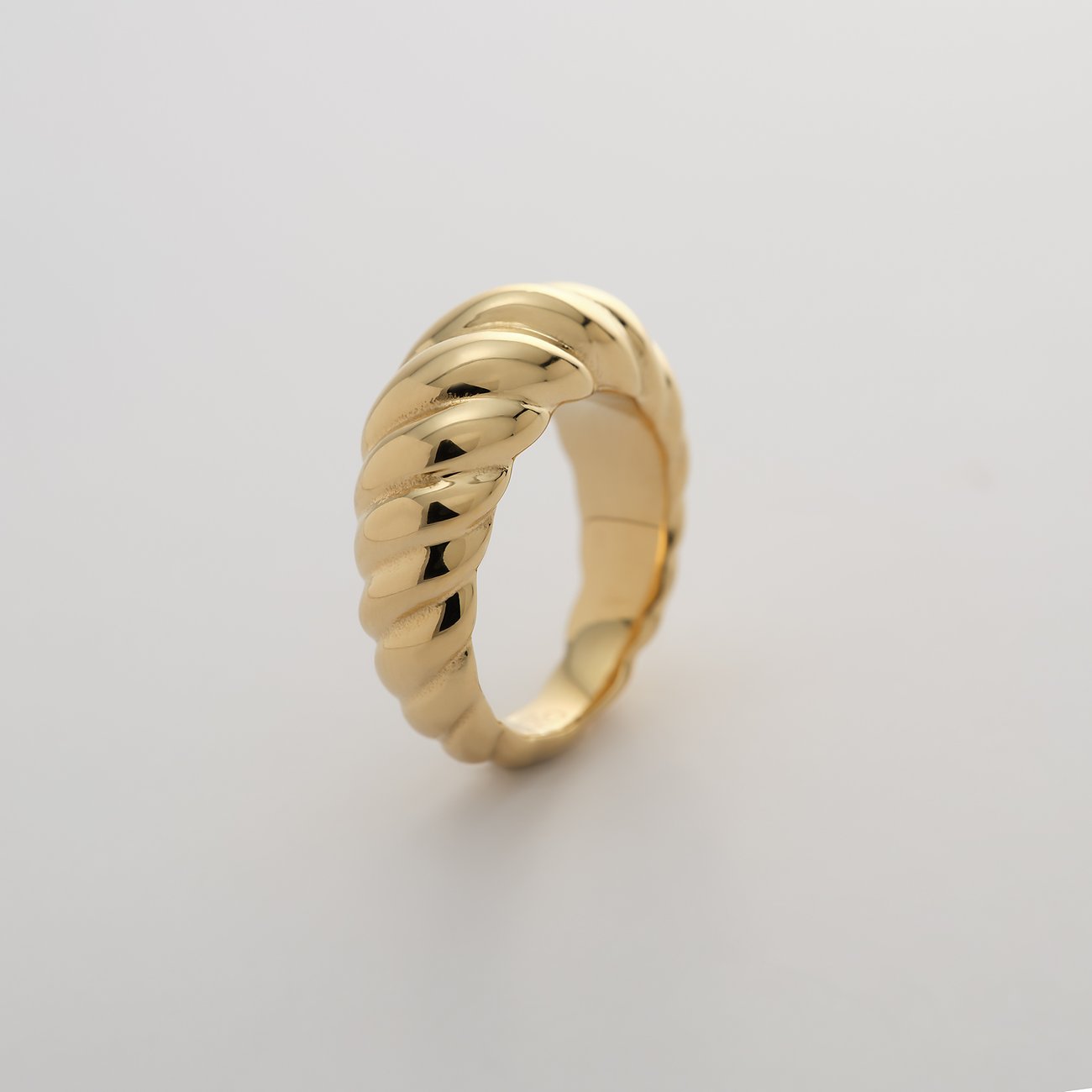 Guido Maria Kretschmer Ring aus goldfarbenem Edelstahl mit Croissant-Muster