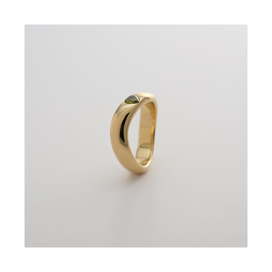 Guido Maria Kretschmer ring van goudkleurig roestvrij staal met een groene zirkonia edelsteen.