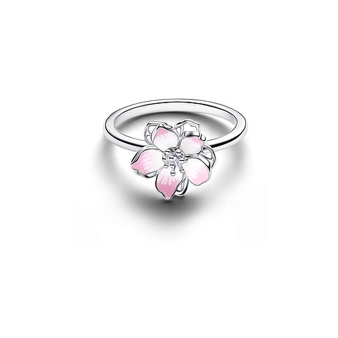 Pandora Ring aus 925er Silber mit einer detaillierten rosafarbenen und weißen Emaille-Blüte.