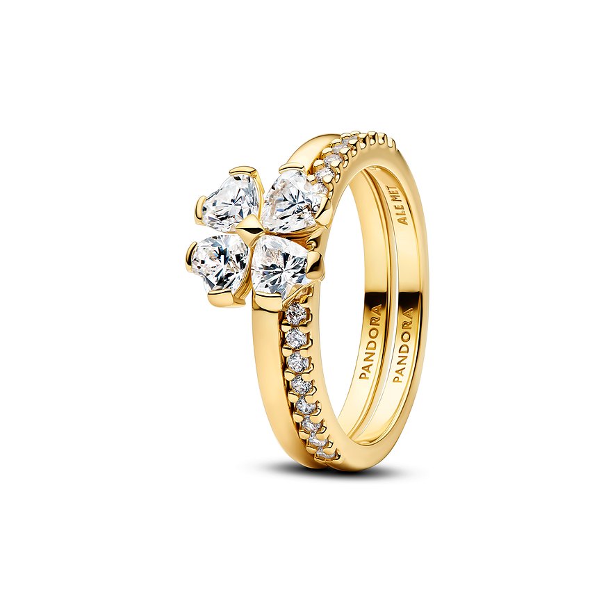 Goldfarbener Pandora Metallring mit vier herzförmigen Zirkonia-Steinen, die ein Kleeblatt bilden, und kleinen Zirkonia-Akzenten.