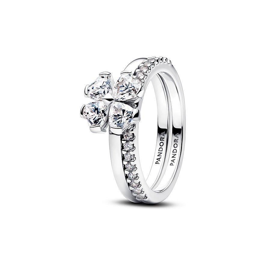 Pandora Ring aus 925er Silber mit vier herzförmigen Zirkonia in Kleeblattanordnung und Zirkonia an der Ringschiene.