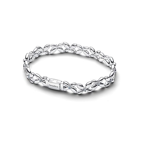 Eng anliegendes Pandora Armband aus Silber mit Zirkonia-Steinen. Es besteht aus floralen Elementen.