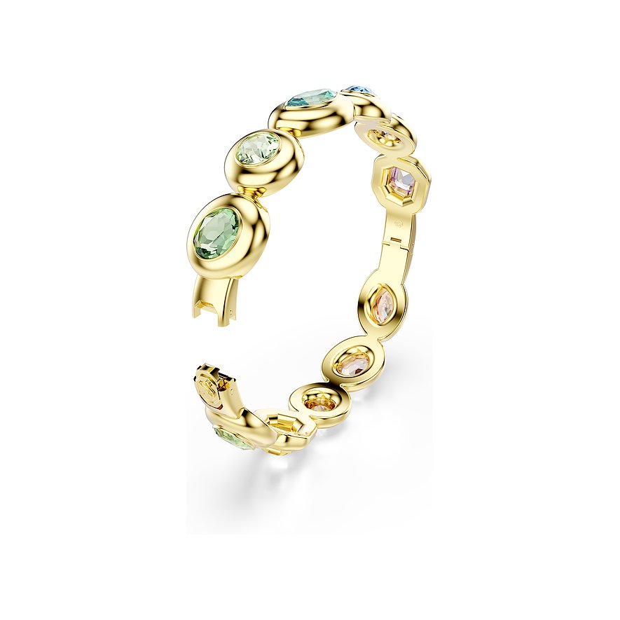 Offenes, goldfarbenes Swarovski Metallarmband mit mehrfarbigen Kristallen in ovalen und achteckigen Fassungen, schräg von oben.
