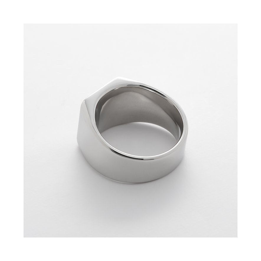 FAVS Ring aus glänzendem Edelstahl, leicht erhöht mit einer flachen, achteckigen Oberseite, von oben fotografiert.