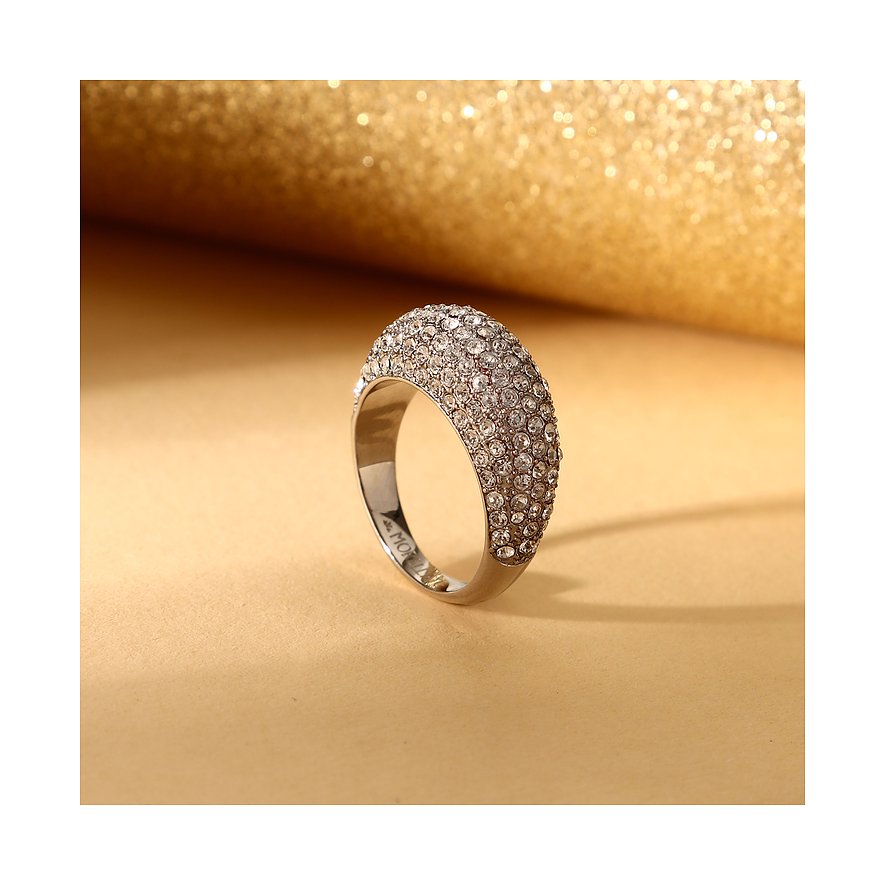 Ein Morellato Ring aus Edelstahl mit vielen funkelnden Kristall-Farbsteinen aus einem schrägen Blickwinkel.