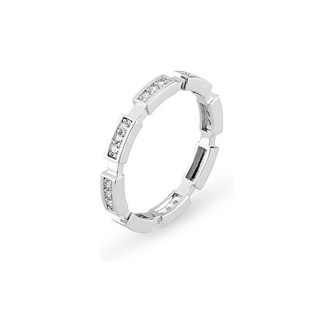 En skinnende JETTE ring af genanvendt 925 sølv, prydet med flere rækker af zirkonia farvesten.
