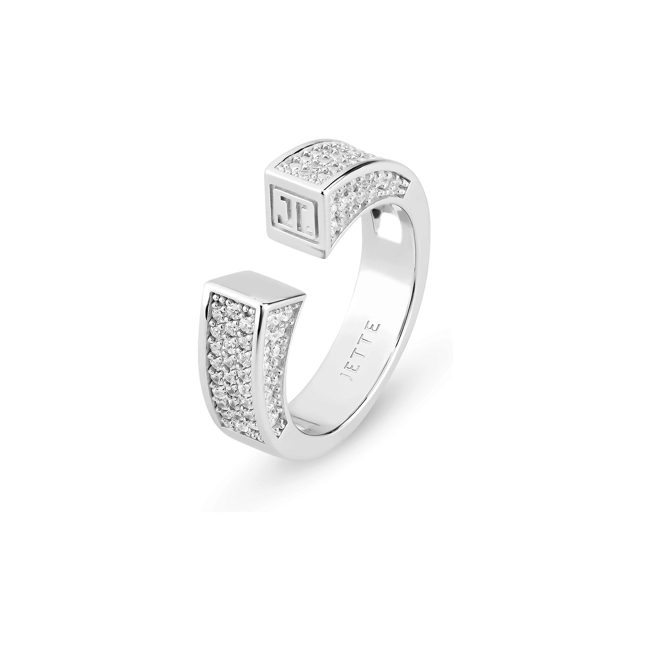 JETTE Ring aus recyceltem Silber mit funkelndem Zirkonia-Pavé und Markenlogo auf der Innenseite, schräg von oben.