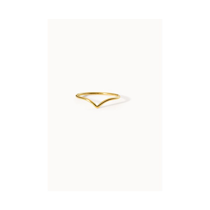 Een delicate gouden Purelei ring van roestvrij staal in V-vorm, centraal geplaatst op een lichte achtergrond.