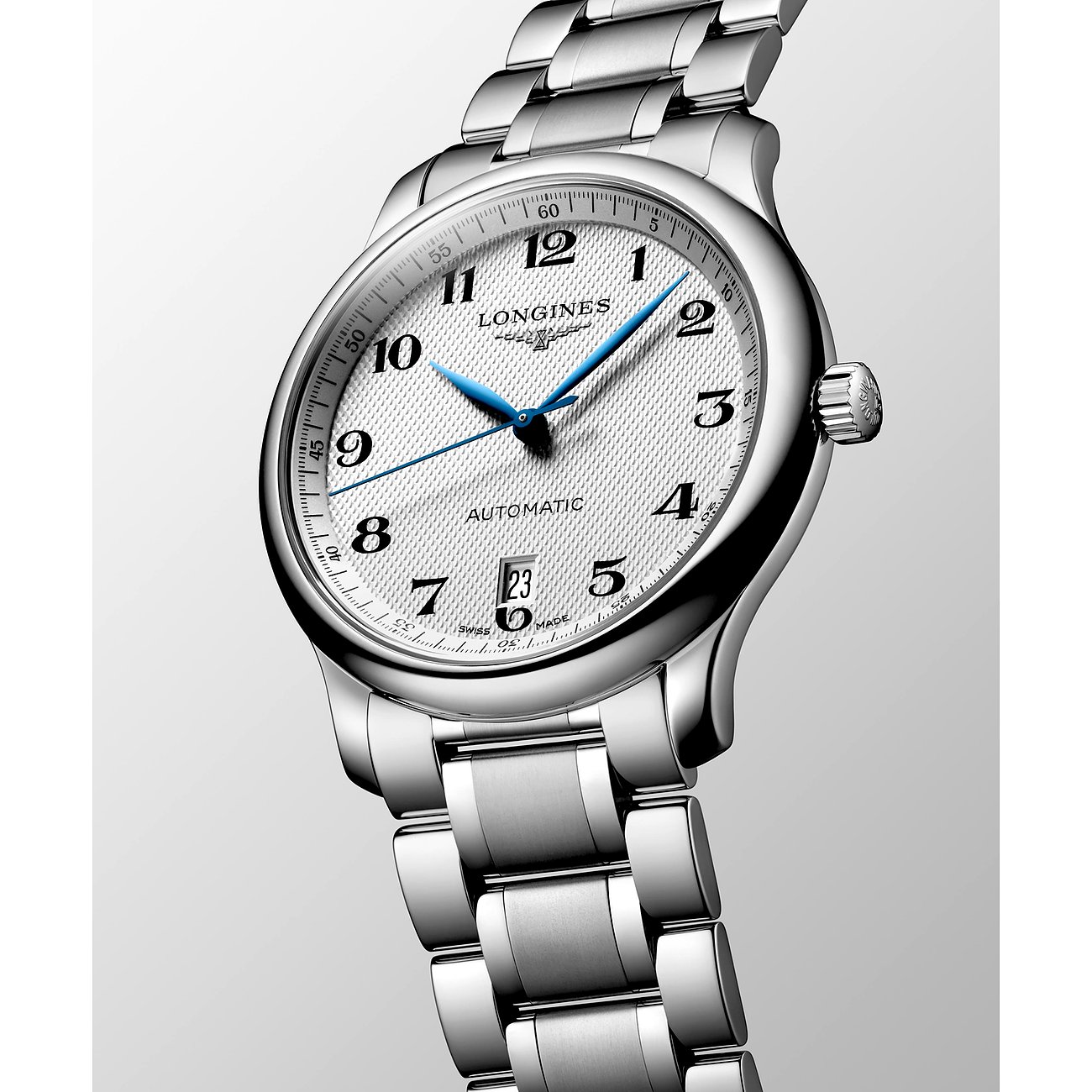 Longines Herrenuhr mit Edelstahlgehäuse und weißem Zifferblatt.