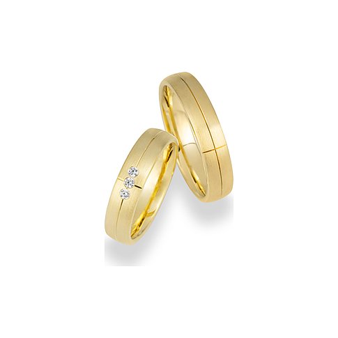 CHRIST Trauringe aus Gelbgold mit drei Diamanten und Rillenmuster.