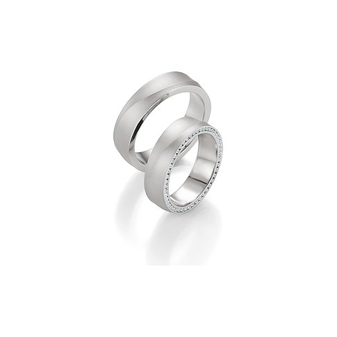 CHRIST Trauringe aus Weißgold mit Brillanten im Pavéfass.