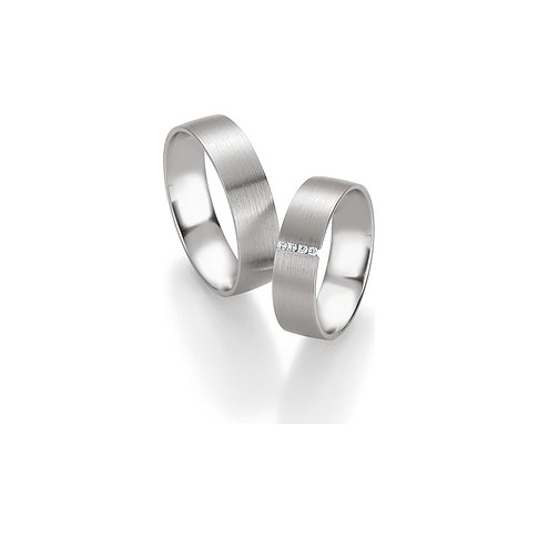 CHRIST Ringe aus konfiguriertem Material mit fünf Steinen.