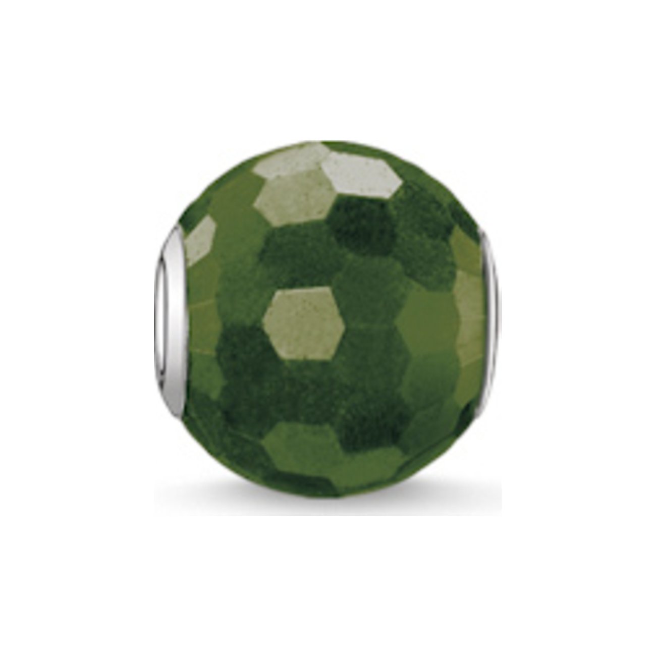 Pendentif charm Thomas Sabo en argent 925 avec une pierre précieuse héliotrope verte facettée en forme de boule.
