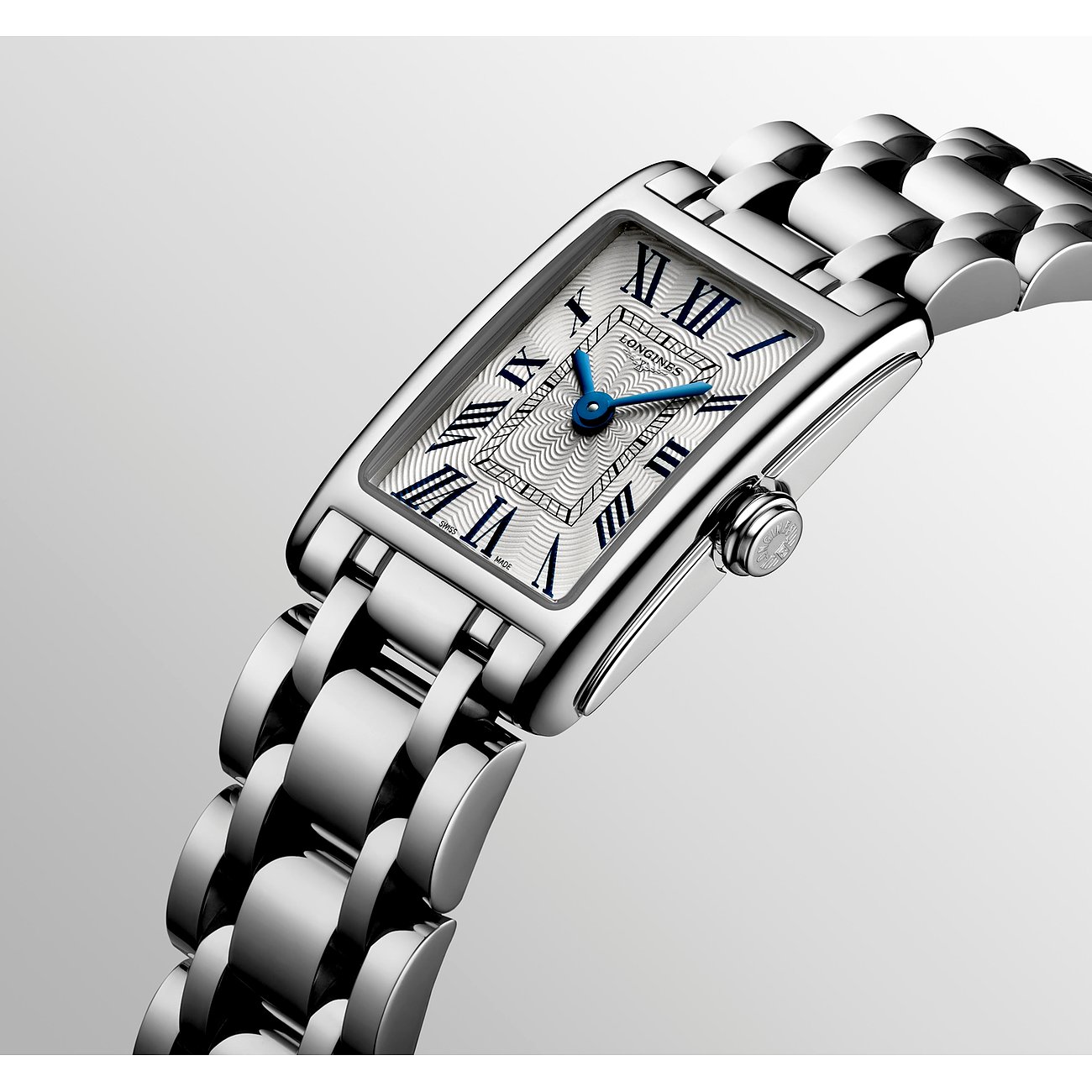 Longines Damenuhr mit Edelstahlgehäuse, silberfarben, analog mit römischen Ziffern.