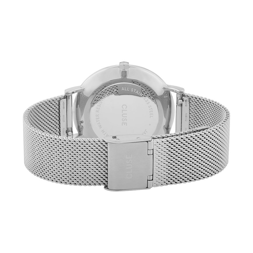 Rückansicht einer silberfarbenen Cluse Damenuhr aus Messing mit Milanese-Armband und Logo auf der Schließe.