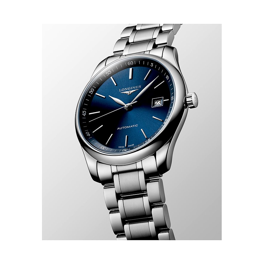 Longines Herrenuhr mit Edelstahlgehäuse und blauem Zifferblatt.