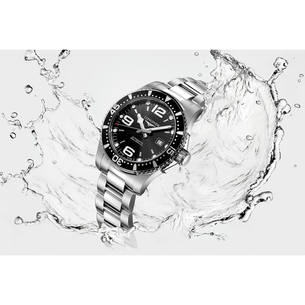 Longines Herrenuhr mit Edelstahlgehäuse, schwarzem Zifferblatt und analoger Anzeige.