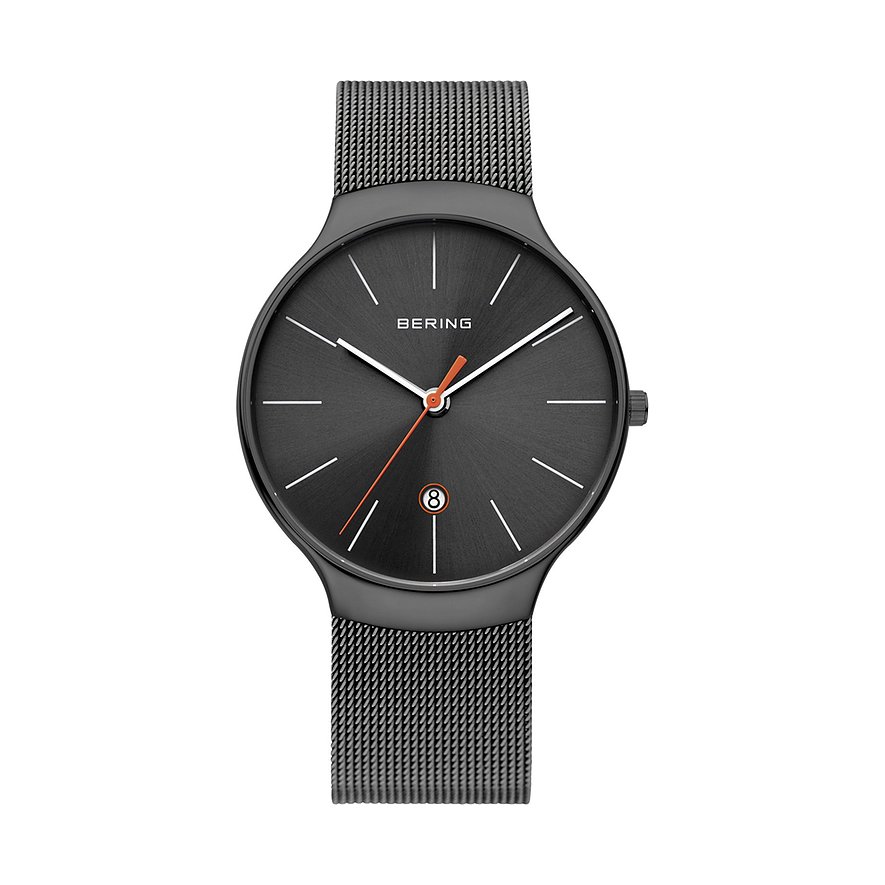 Bering Herrenuhr aus Edelstahl in Gunmetal-Optik mit schwarzem Zifferblatt, silbernen Indexen und orangenem Sekundenzeiger.