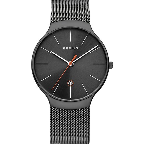 Bering herreur i gunmetal-look rustfrit stål med sort urskive, sølvindekser og orange sekundviser.