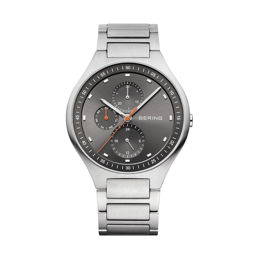 Bering Herrenuhr aus Titan von vorne mit anthrazitfarbenem Zifferblatt und orangefarbener Akzentuierung.