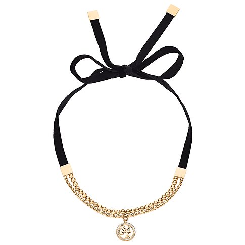 Guido Maria Kretschmer Halsband: schwarzes Samtband, goldfarbener Edelstahl. Runder Medaillon-Anhänger mit "GMK"-Gravur und Zirkonia.