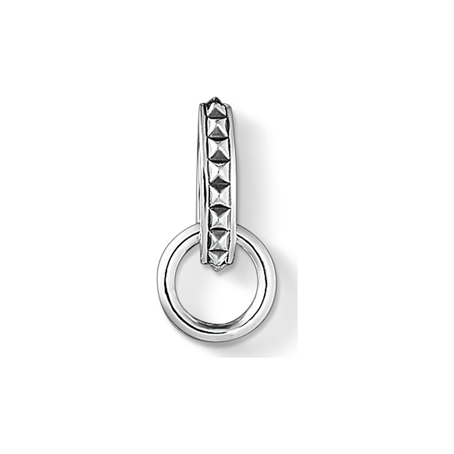 Thomas Sabo Anhängeschmuck aus 925er Silber mit einer Kette aus Pyramiden-Nieten und einem großen Ring.