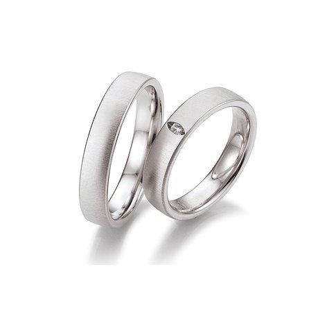 CHRIST Trauringe aus Platin mit einem Stein.