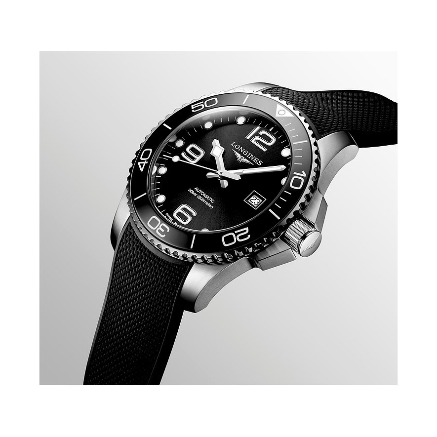 Longines Herrenuhr mit Edelstahlgehäuse, schwarzem Zifferblatt und Datum.