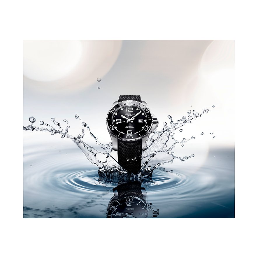 Longines Herrenuhr mit Edelstahlgehäuse, schwarzem Zifferblatt und Datum.