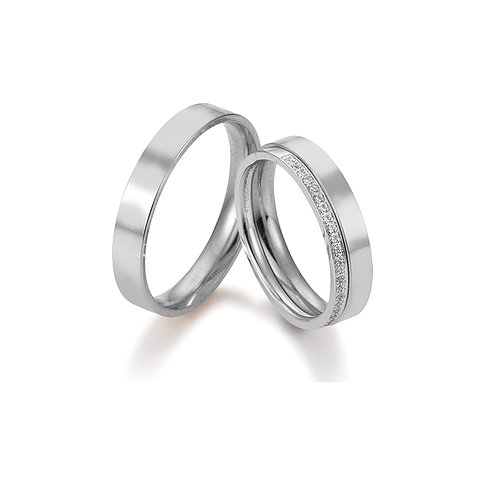 CHRIST Ringe aus konfiguriertem Material mit vielen kleinen Steinen.