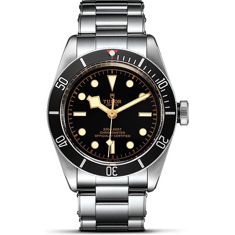 Tudor Herrenuhr aus Edelstahl mit schwarzem Zifferblatt und silbernem Armband, frontal auf weißem Hintergrund.