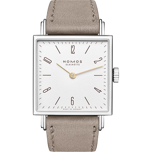 Nomos Glashütte Damenuhr mit Edelstahlgehäuse, weißem Zifferblatt und grauen Armband.