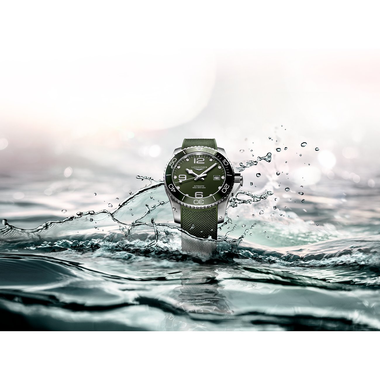 Longines Herrenuhr mit Edelstahlgehäuse, Keramiklünette und Automatikwerk.