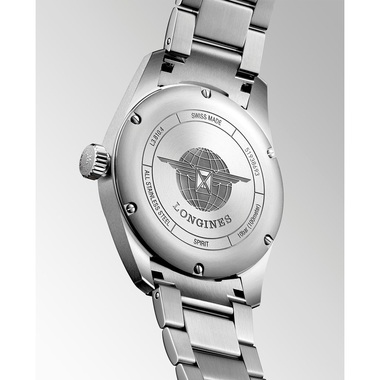 Longines Herrenuhr aus Edelstahl mit poliertem Gehäuse und silberfarbenem Armband.