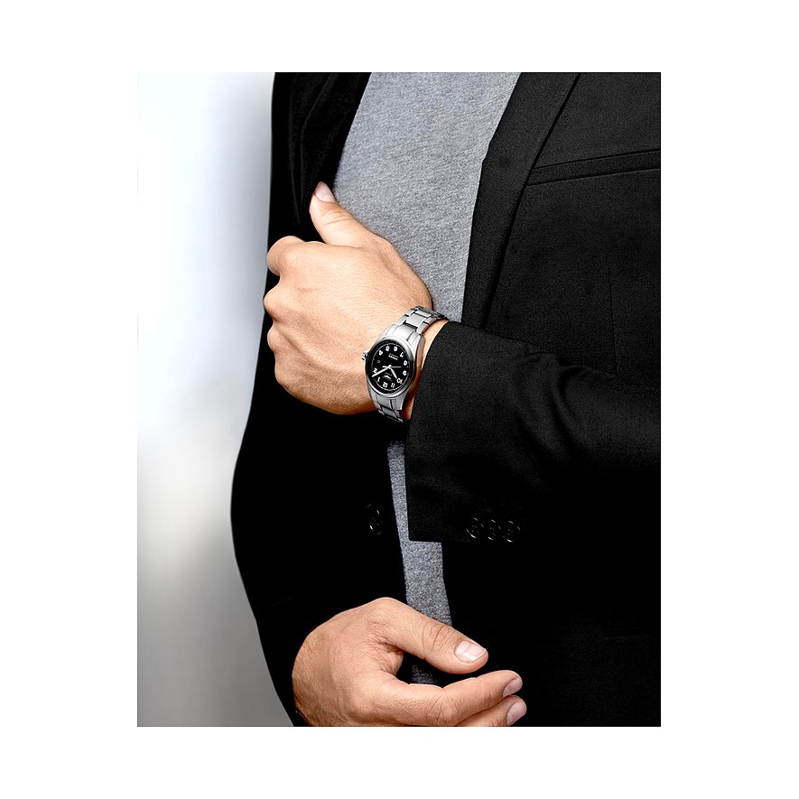 Longines Herrenuhr mit Edelstahlgehäuse und schwarzem Zifferblatt.