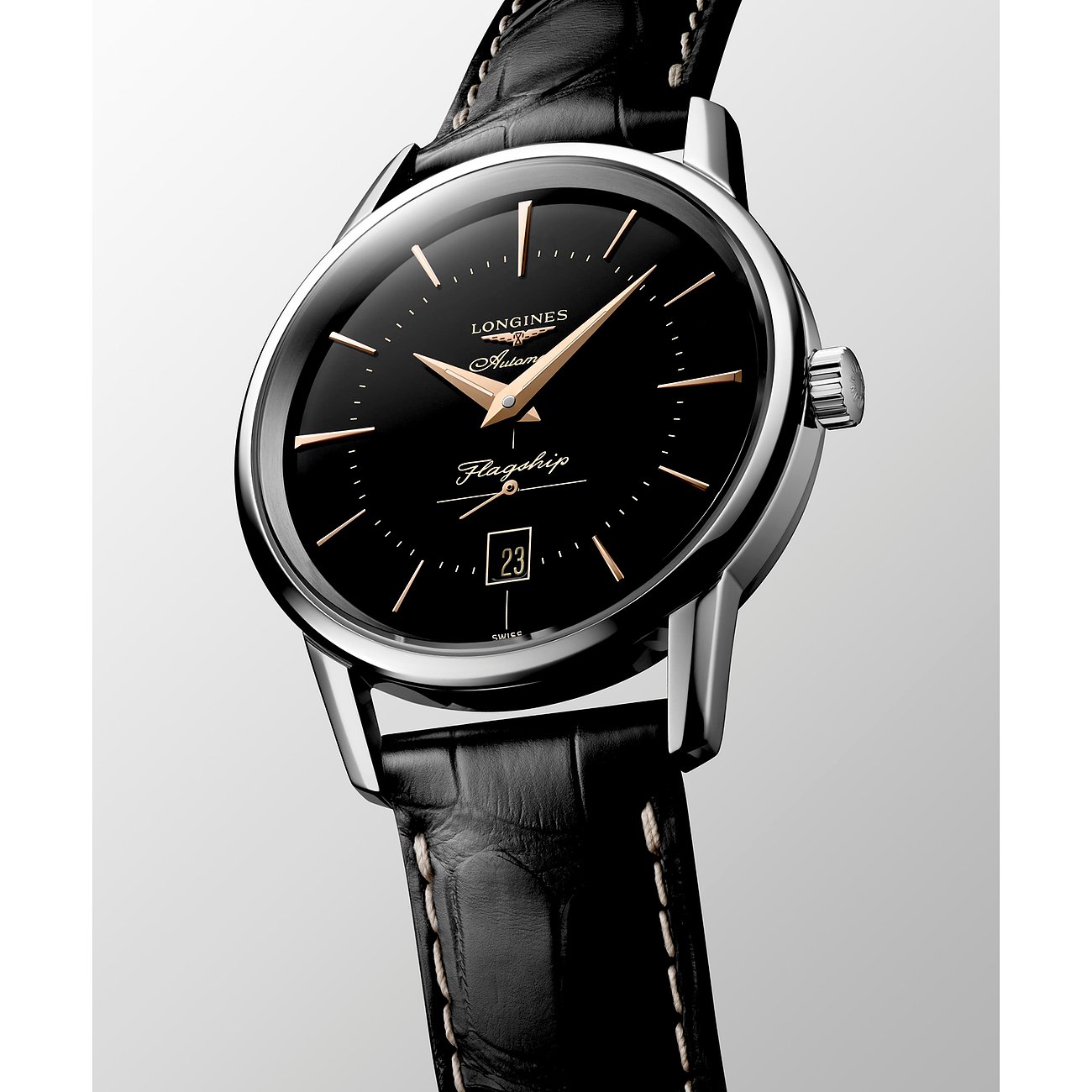 Longines Herrenuhr mit Edelstahlgehäuse, schwarzem Zifferblatt und goldenen Zeigern.