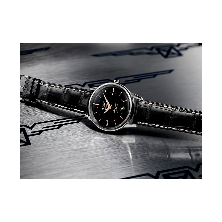 Longines Herrenuhr mit Edelstahlgehäuse, schwarzem Zifferblatt und Lederarmband.