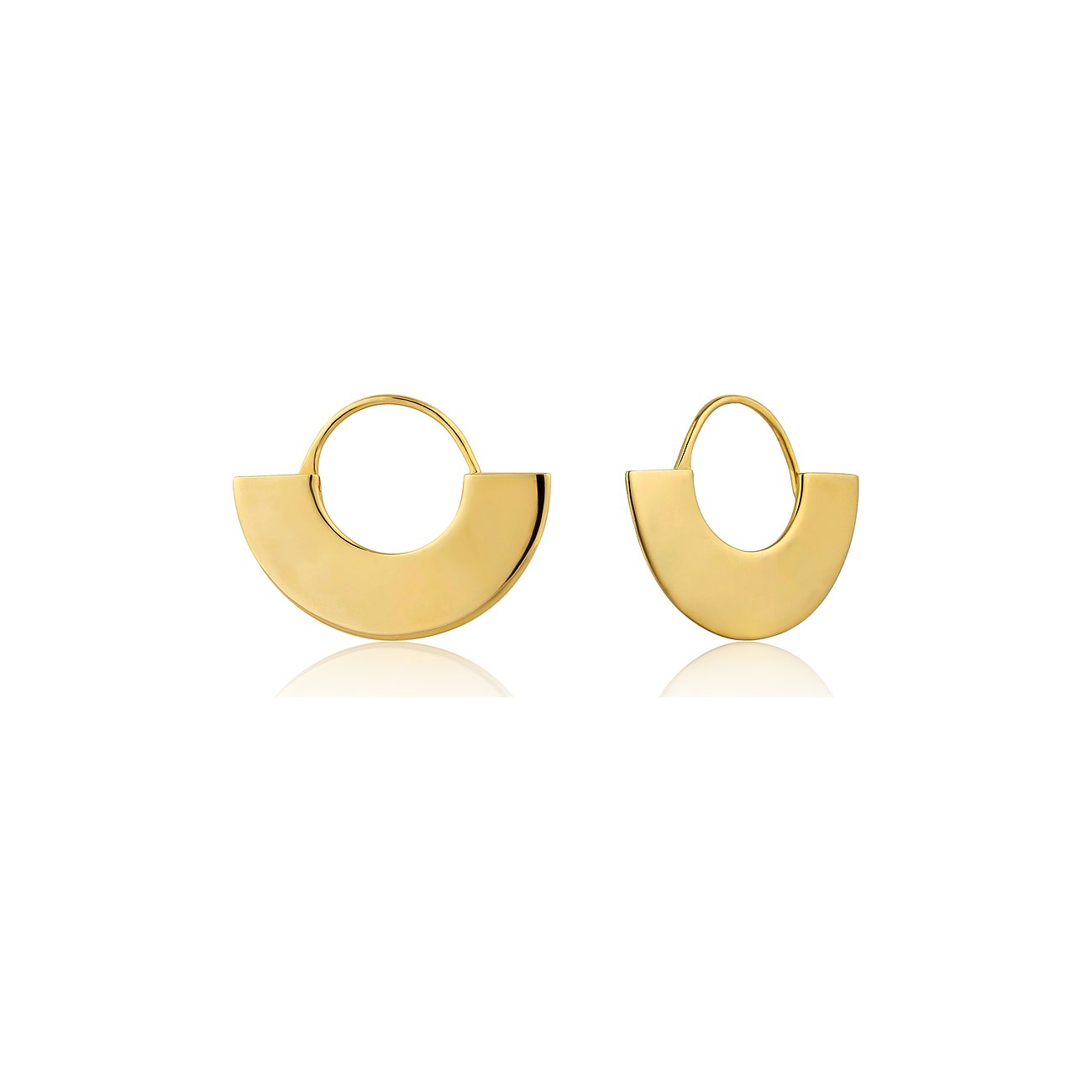 Ania Haie Ohrschmuck aus vergoldetem 925er Silber in sichelartiger Form, poliert und glatt.