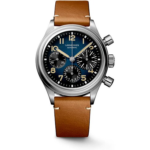 Longines Herrenuhr aus Titan mit braunem Lederarmband und blauem Zifferblatt in der Vorderansicht.