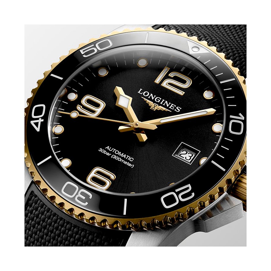 Longines Herrenuhr mit Edelstahlgehäuse, schwarzem Zifferblatt und goldenen Akzenten.