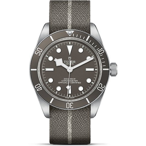 Tudor Herrenuhr aus 925er Silber, mit dunkelgrauem Zifferblatt und grauem Textilband.