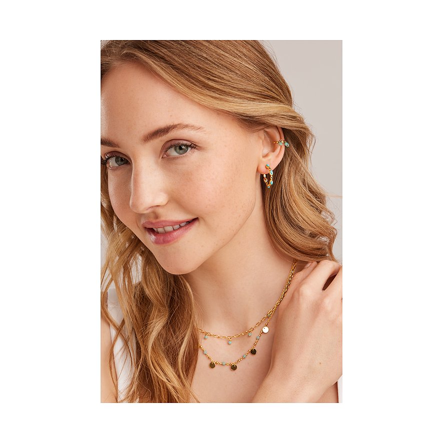 Caï Ohrringe aus 925er Silber mit türkisfarbenen Steinen und Münzanhängern.