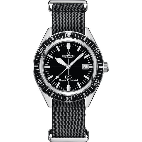 Certina Herrenuhr mit Edelstahlgehäuse, schwarzem Zifferblatt und Datumsanzeige.